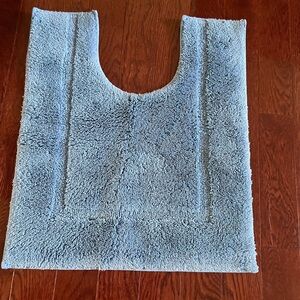 Land s End bathroom Toilet rug size 24 by 20 inches NWOT